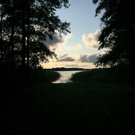 Domek Nad Jeziorem Otalzyno Pomieczyno Kültér fotó